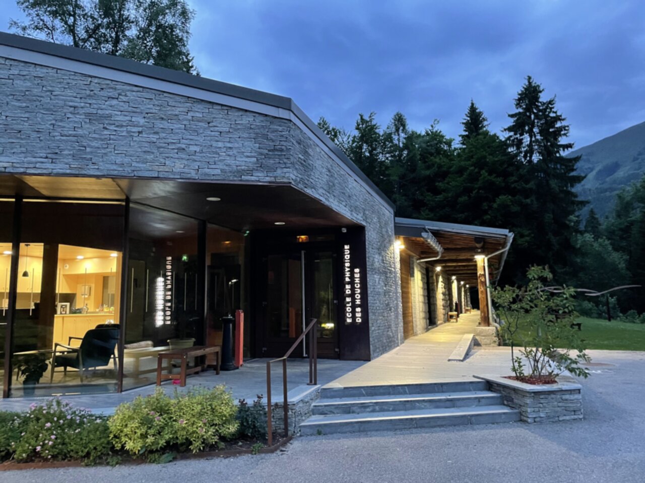 Les Houches building